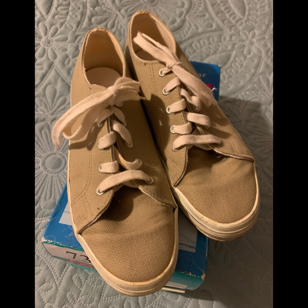 Like New Tan Khaki Canvas Sneakers by Hanes Her Way